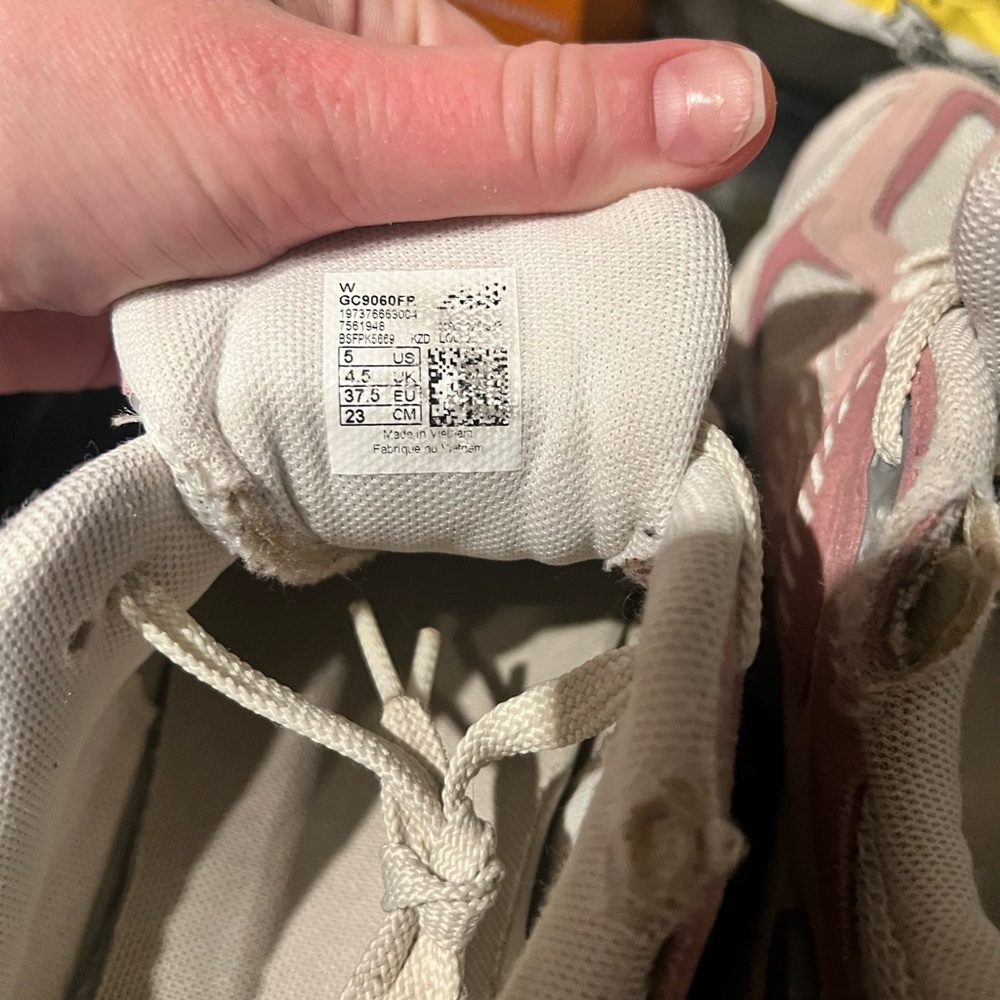 9060 New Balance Pink and White Mesh & Suede Sneakers ASIS - Picture 15 of 16